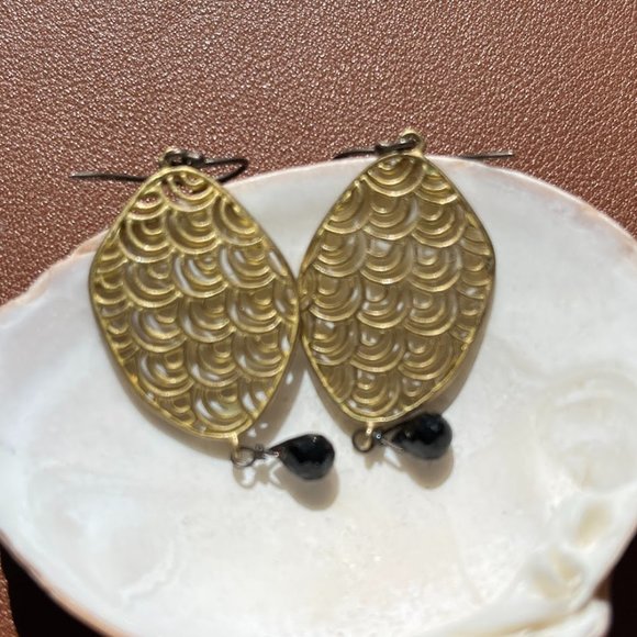 Gold earrings with black stones - Picture 1 of 1